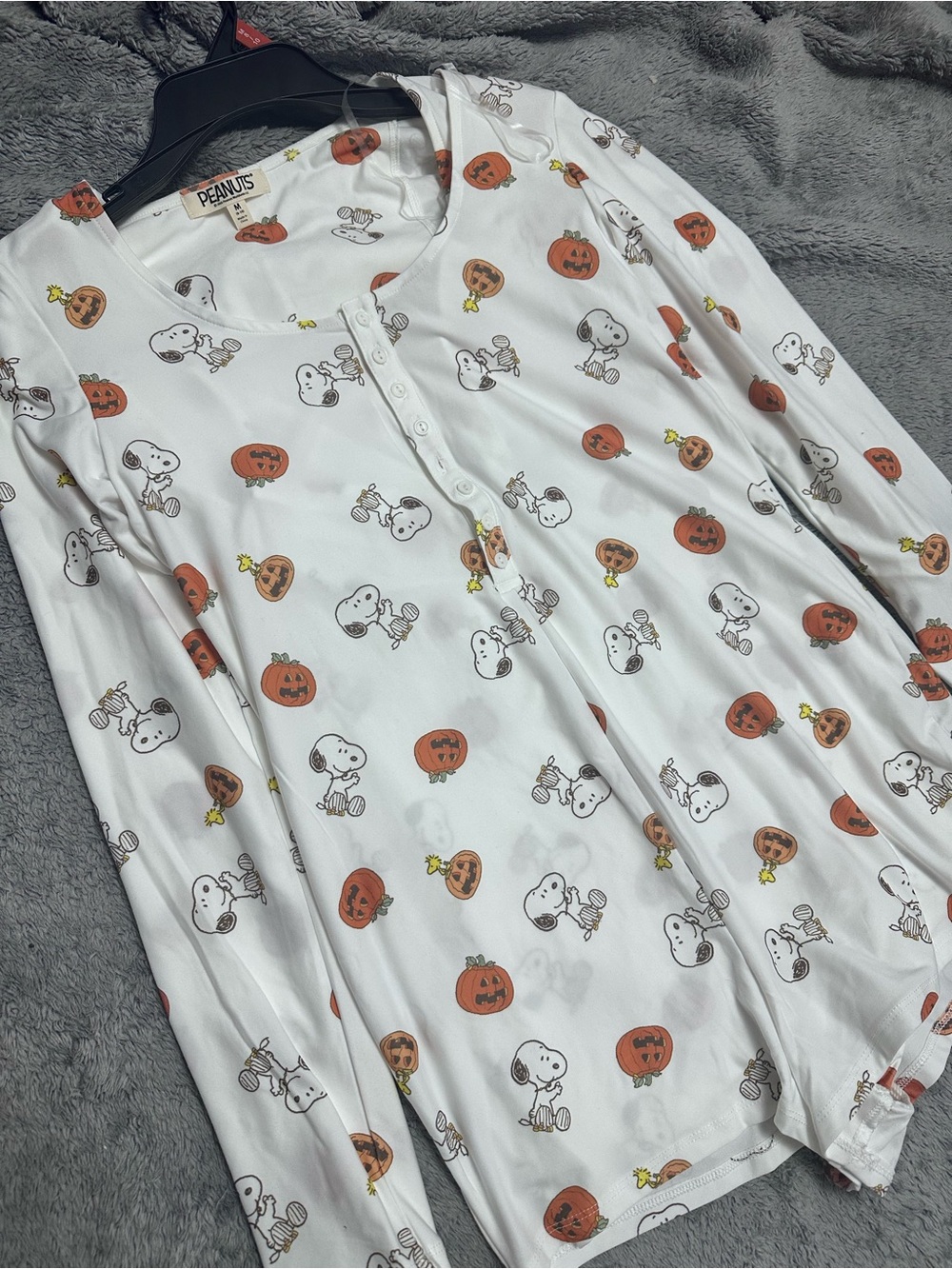 Peanuts women’s White Snoopy & Pumpkin Button-Front Pajama Top - Picture 1 of 4